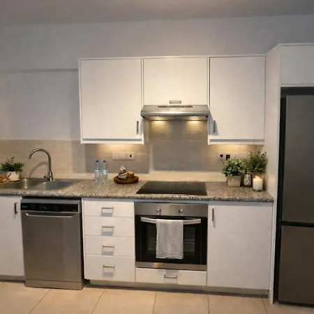 Living In - Modern 1br - Pools &